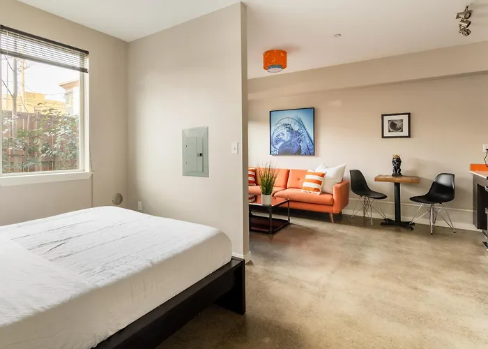 Bright Studio Apartment - Food Carts & Local Shops
