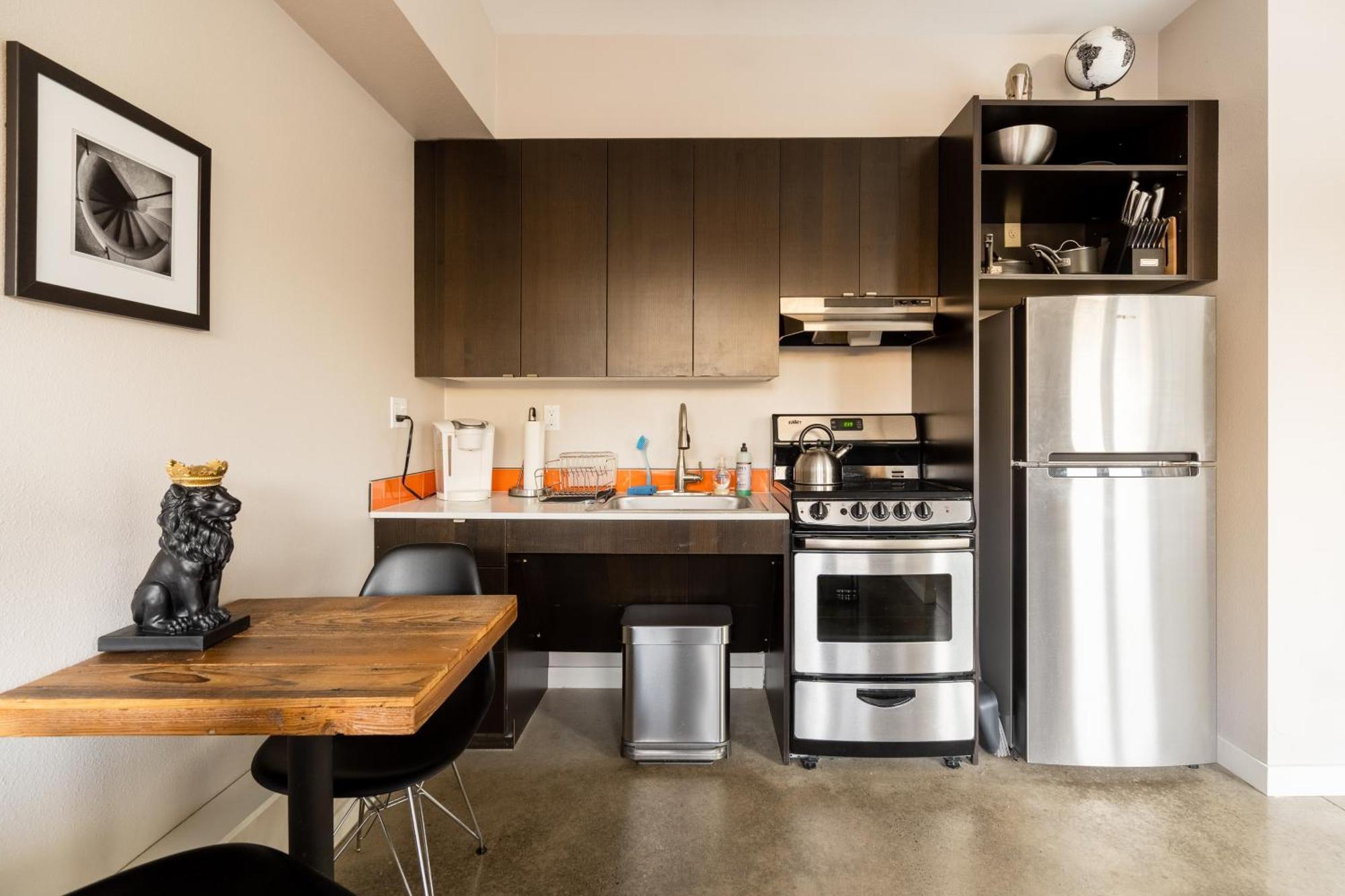Bright - Food Carts & Local Shops Apartment *